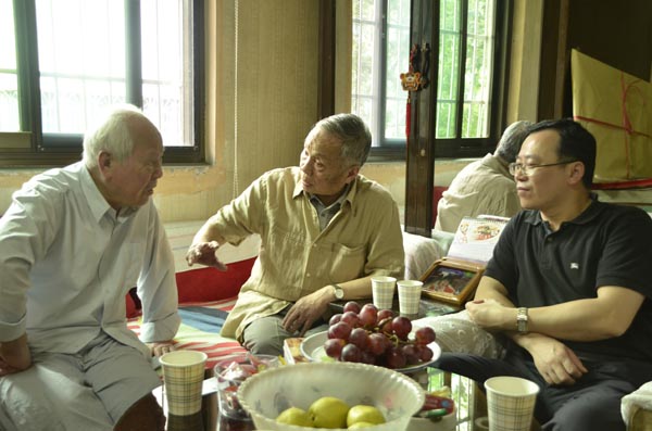 施建強董事長慰問公司老領導