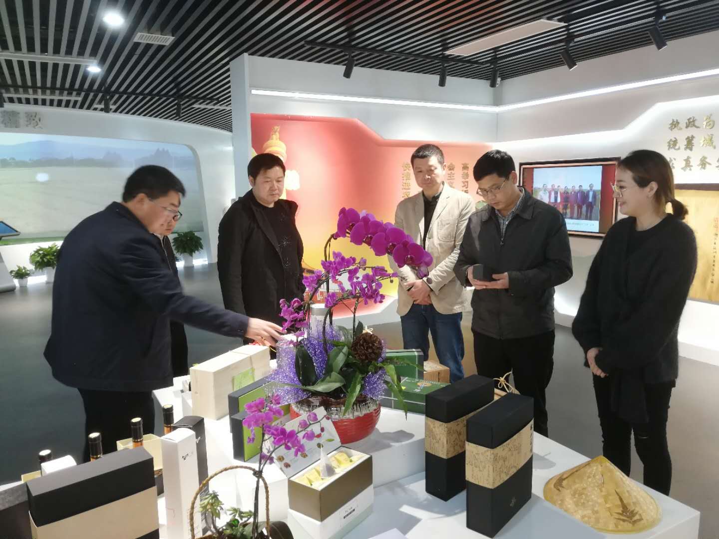 普安縣委書記農(nóng)文海一行考察浙茶集團(tuán)特種茶中心